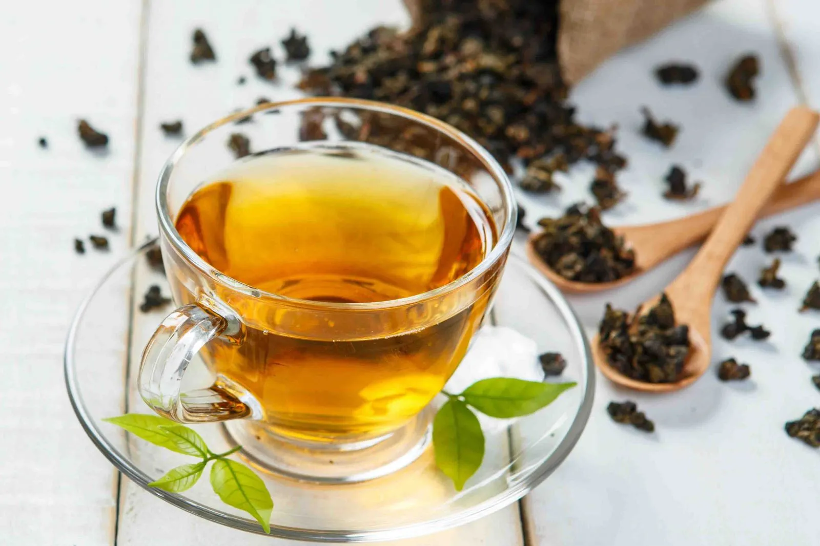 Uống trà hoa cúc giúp ngủ ngon